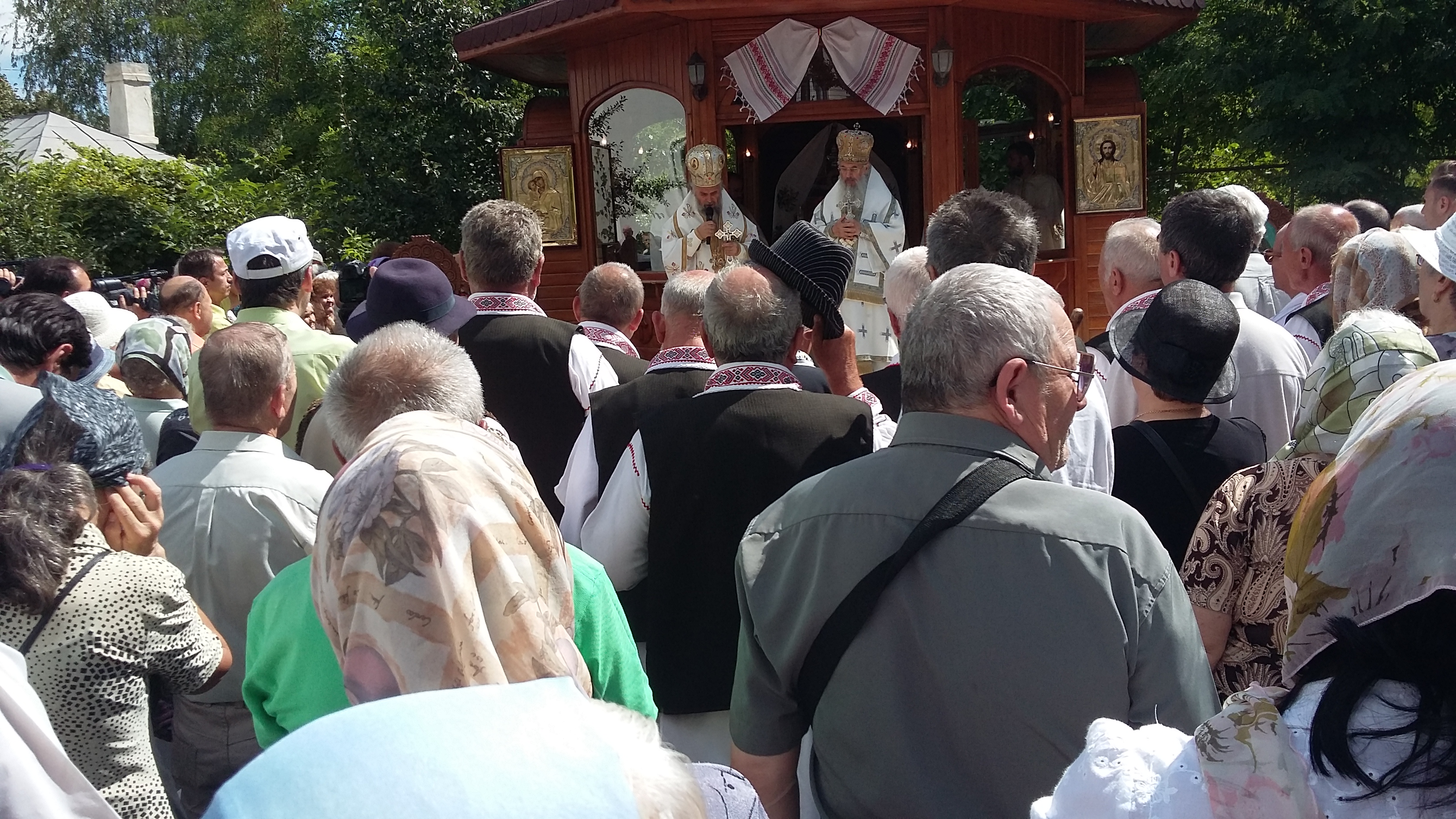 Gălățenii s-au îmbulzit să primească pomană de Sfântul Ilie! FOTO&VIDEO
