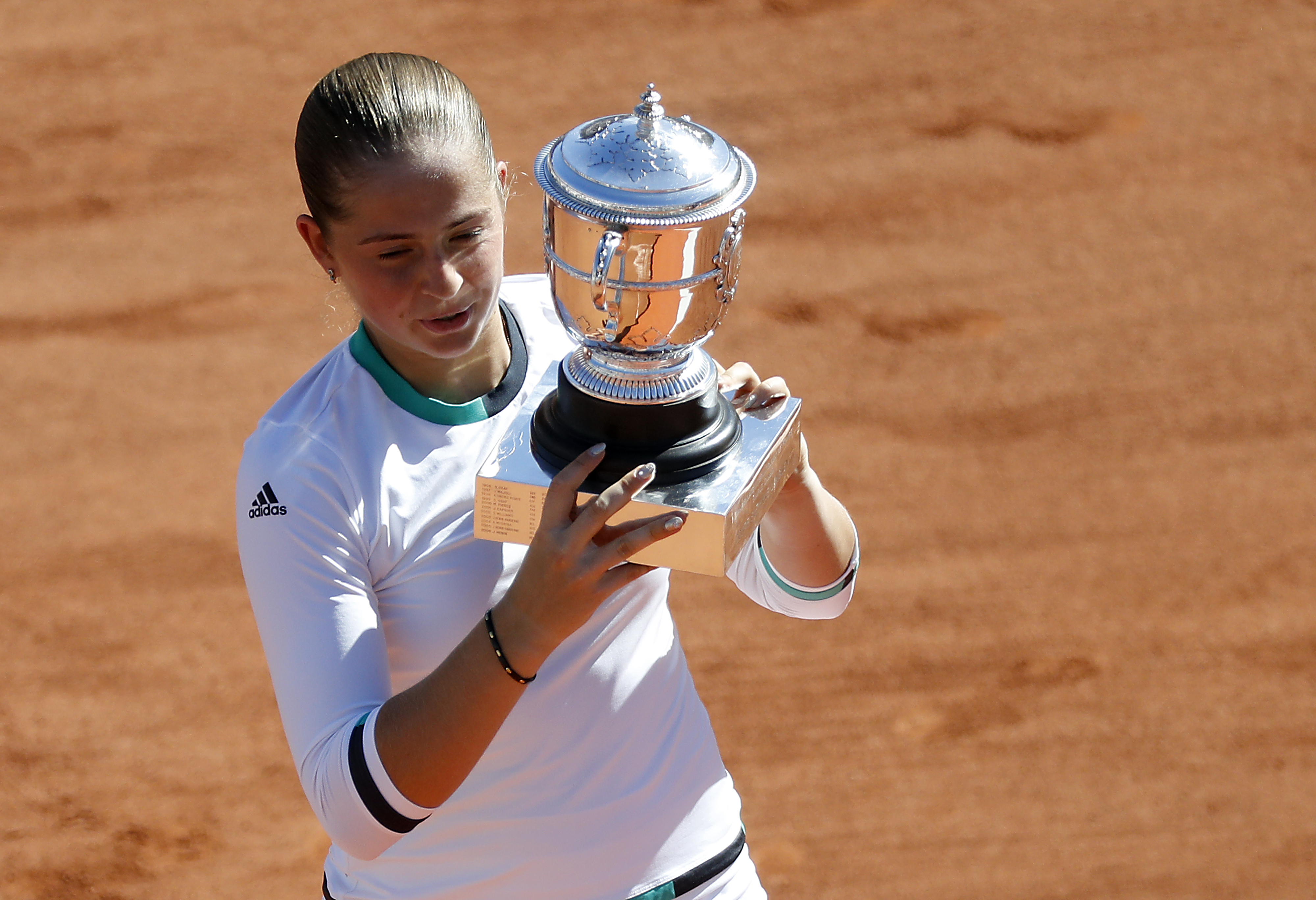 LIVE TEXT Finala de la Roland Garros: Simona Halep - Jelena Ostapenko 6-4, 4-6, 3-6. SimoNAIVA! Românca a pierdut titlul, după ce a avut 6-4, 3-0. În decisiv, a condus cu 3-1! GALERIE FOTO & VIDEO