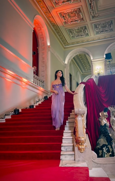 Cine sunt vedetele care apar în „La bine și la roast”, care se filmează la Opera Națională din București. Imagini din culisele noului show de la Pro TV