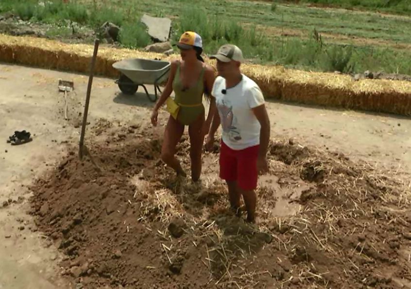 Daniela Crudu, provocări maxime la ”Poftiți la nea Mărin”.  “Aproape toate hainele și încălțămintea cu care am venit trebuie să le arunc” | FOTO