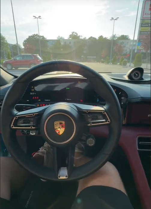 Câte mașini are Cătălin Botezatu. A fost surprins cu un Porsche Taycan de 200.000 de euro: „Am folosit Audi, Porsche, Ferrari, Rolls, Bentley”