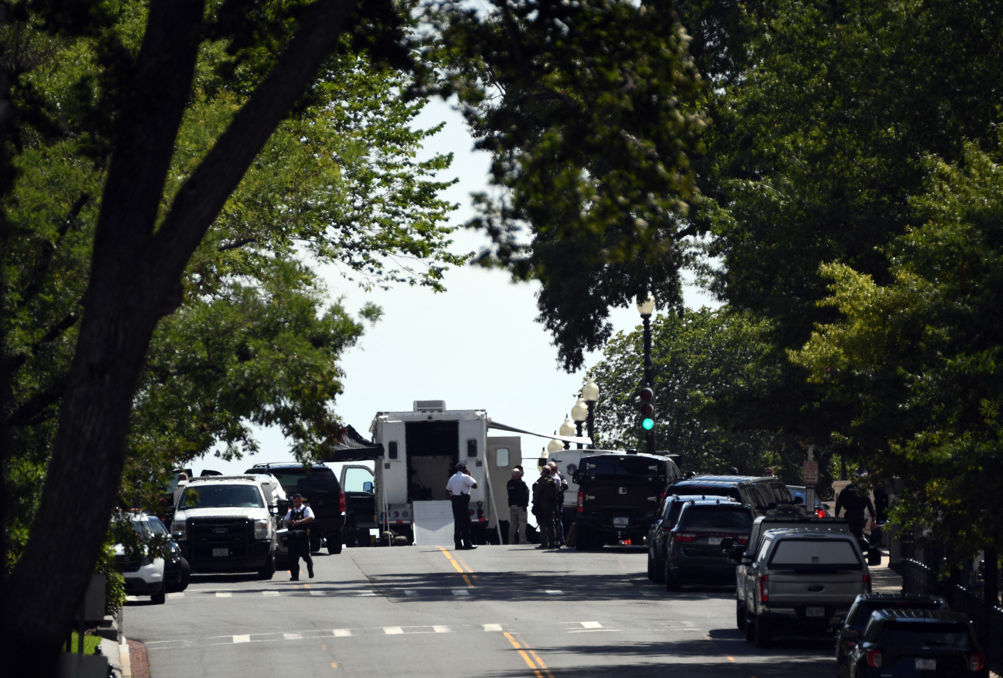 Alertă la Capitoliul din Washington după ce un bărbat a amenințat că va detona o bombă