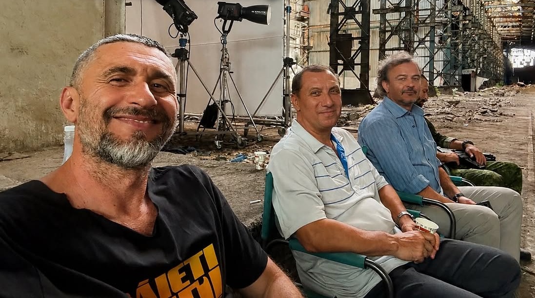 Cum apar Dragoș Bucur și Cabral Ibacka în „Băieți buni: Pe viață”. Primele imagini din serialul de la PRO TV și VOYO