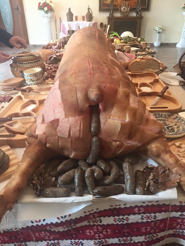 Porcul obscen al lui Axinte îți taie pofta de mâncare. GARANTAT! | FOTO