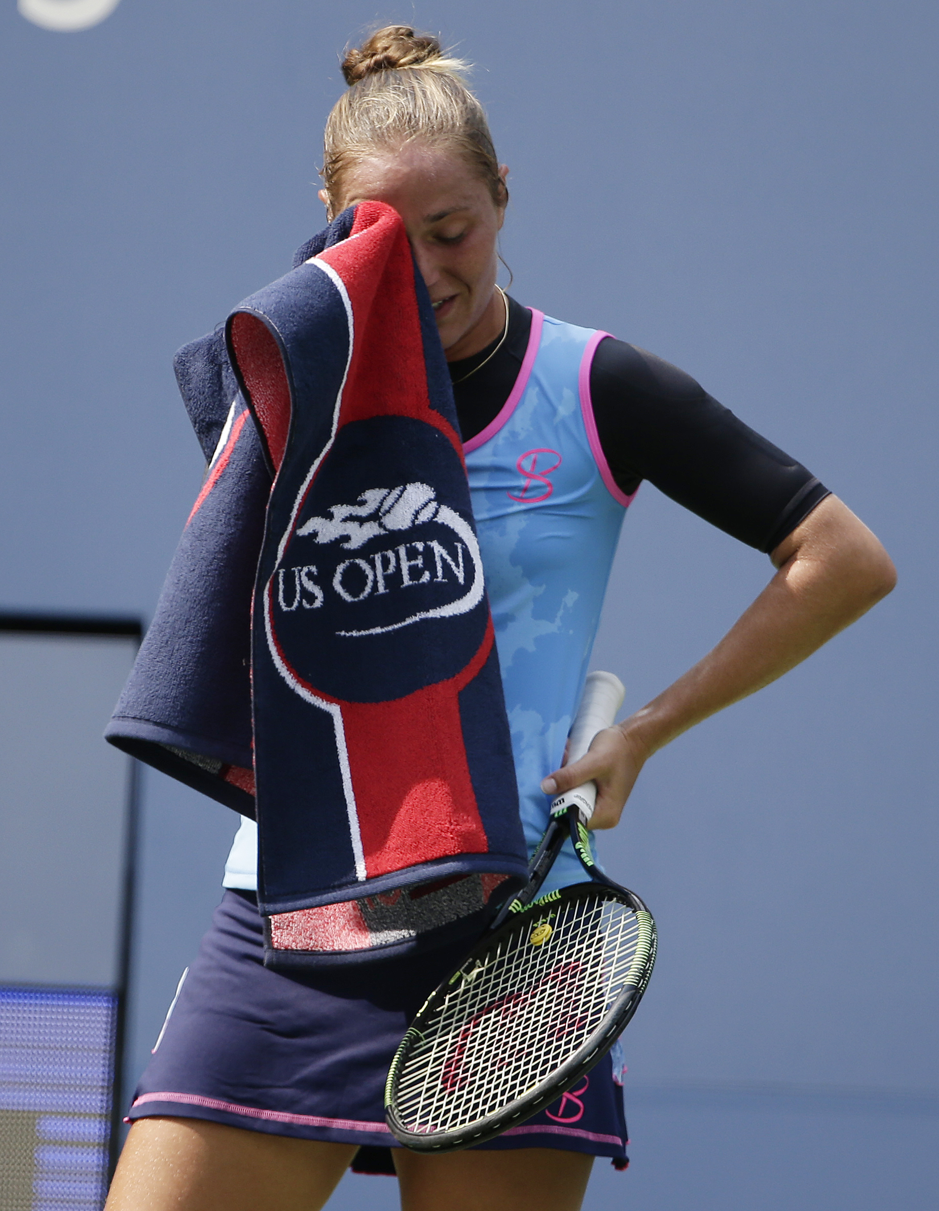 Simona Halep a câștigat în 77 de minute partida cu Katerina Bondarenko și e în turul 3 la US Open. ^”Simona, I love you!”, i-a strigat un american. Ceilalți tricolori intrați joi în concurs au căzut pe capete / LIVE BLOG & GALERIE FOTO