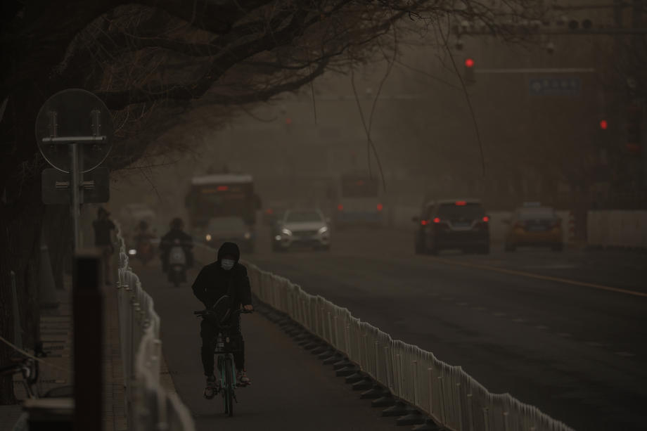 Imagini apocaliptice din Beijing, lovit de cea mai puternică furtună de nisip din ultimul deceniu. „Parcă a venit sfârșitul lumii”