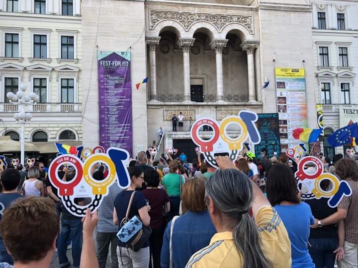 Mii de oameni au protestat în Piața Victoriei. Câțiva manifestanți s-au îmbrâncit cu jandarmii. Proteste și în alte orașe- FOTO ȘI VIDEO