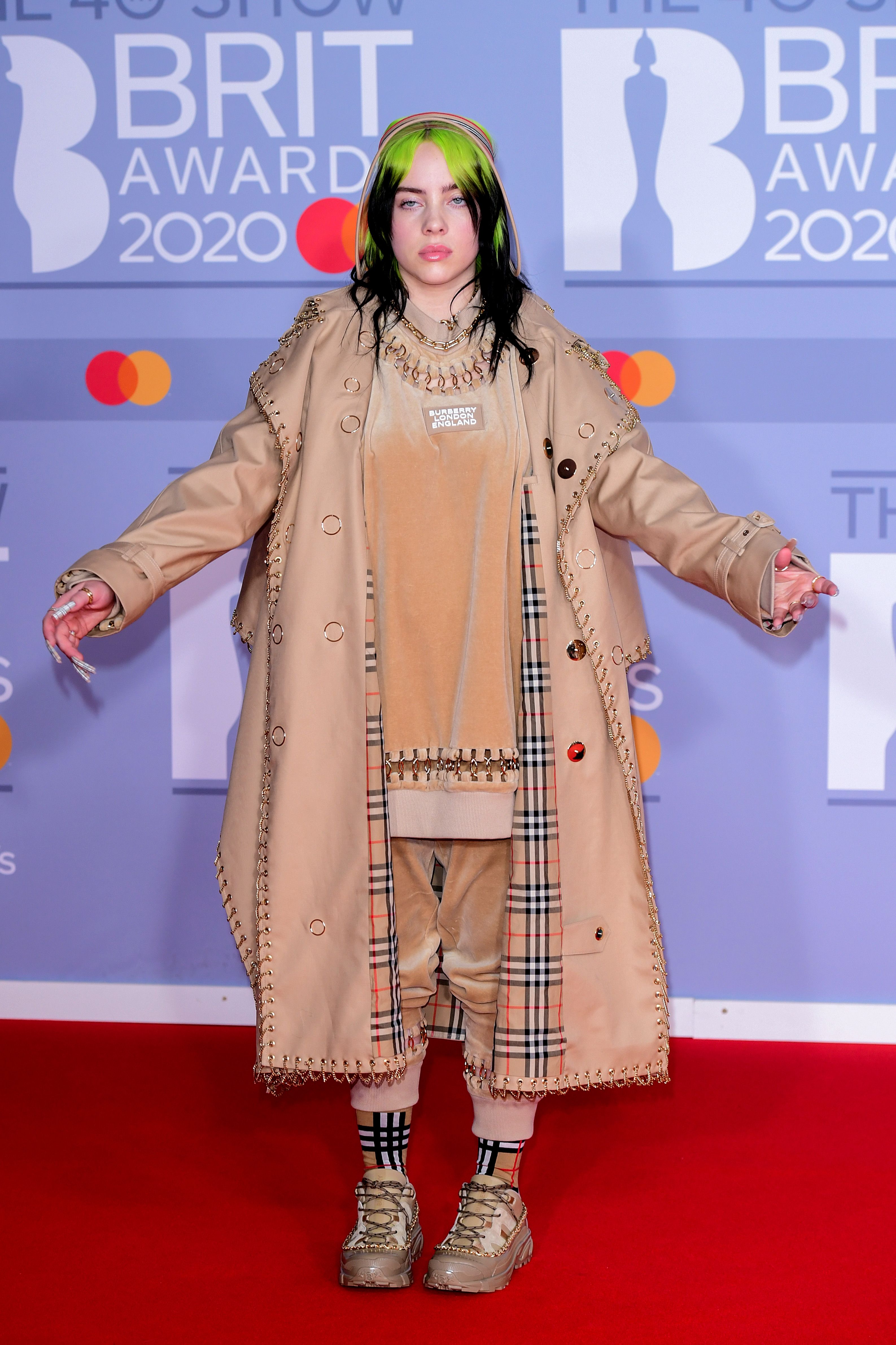 Billie Eilish: „Să fii femeie e un război, mereu”. Motivul pentru care purta întotdeauna haine largi