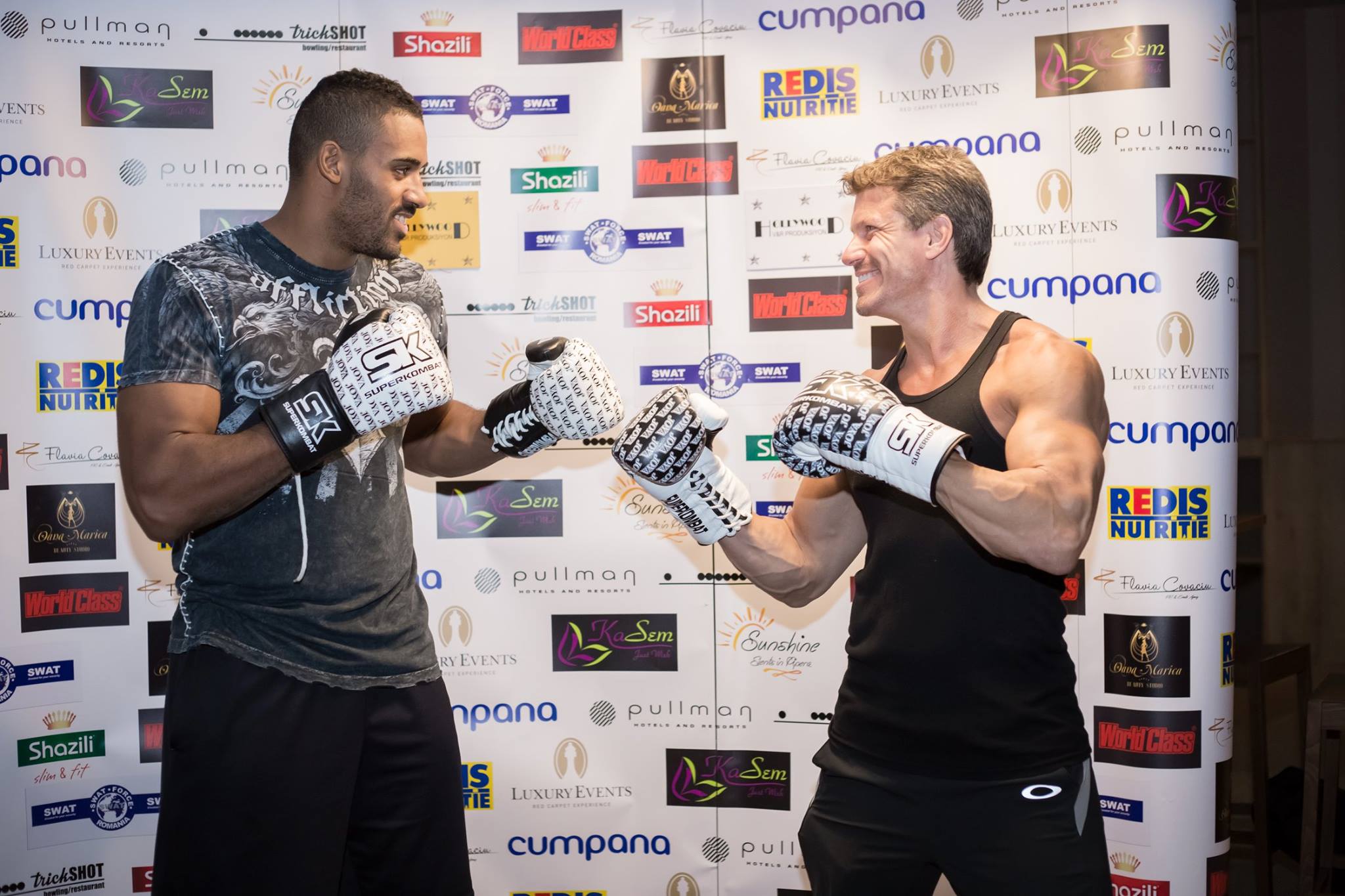 GALERIE FOTO / Campionii Superkombat au bătut o vedetă de la Hollywood