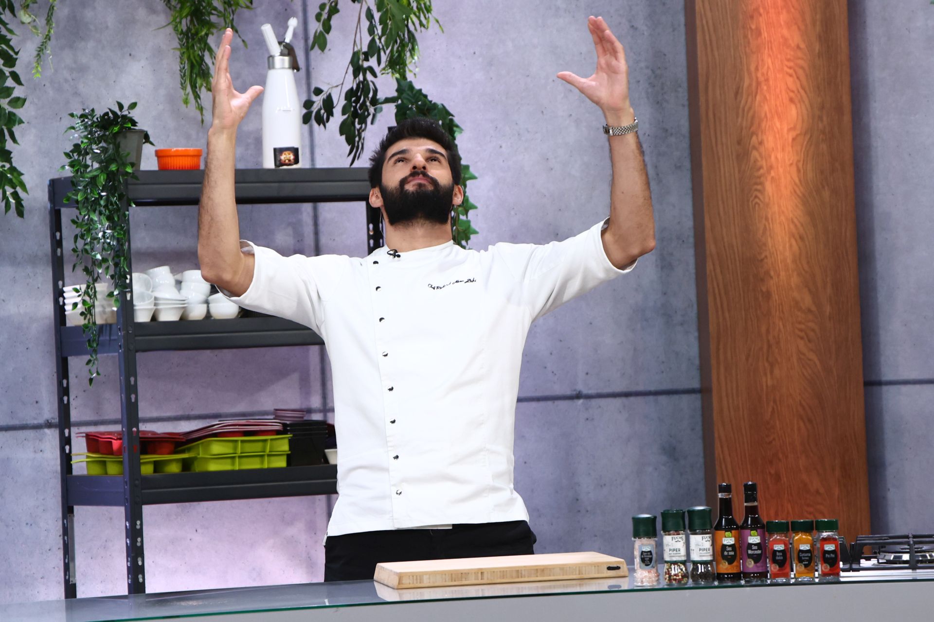 Chef Ștefan Popescu de la „Chefi la cuțite”, pus în dificultate de colegii săi. „Ghinionul mă urmărește sezonul ăsta”
