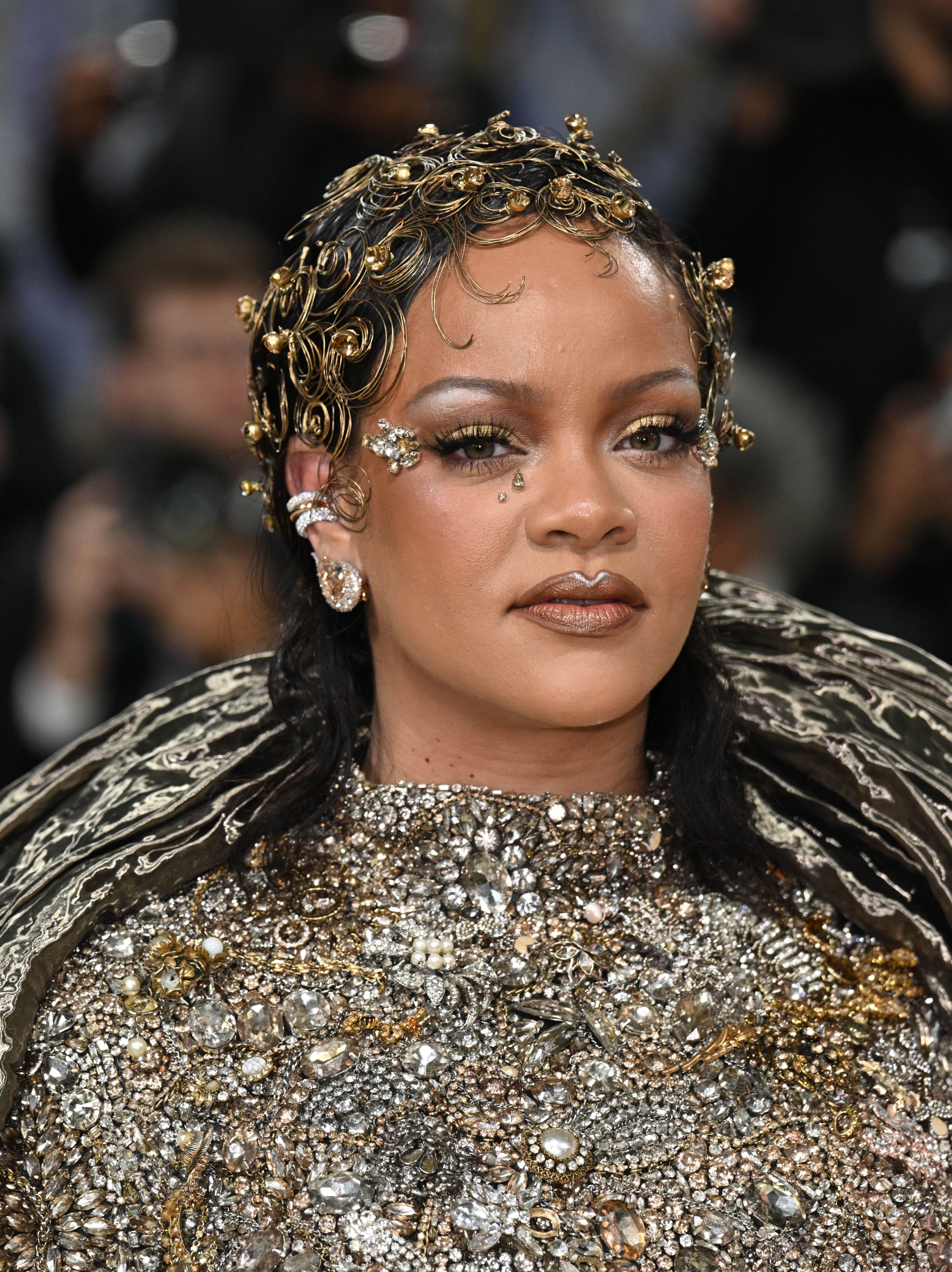 Vedete pe „covorul pietruit” la Met Gala 2026. De la rochii impresionante la alegeri controversate