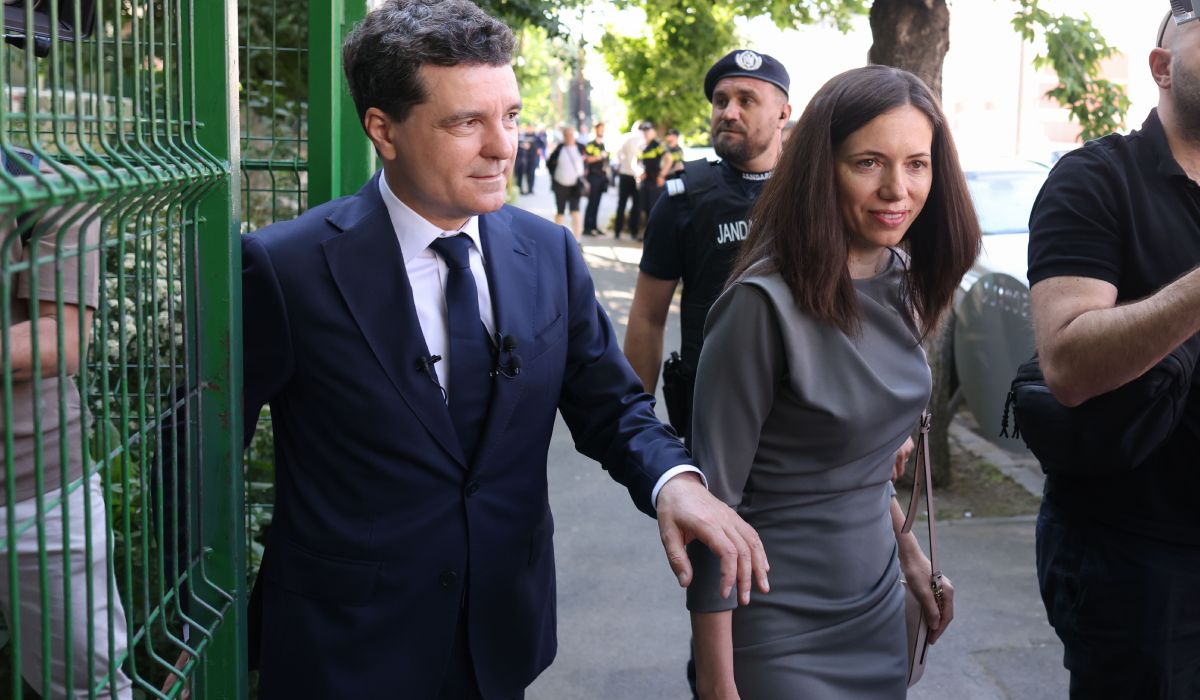 Promisiunea pe care Nicușor Dan le-ar fi făcut-o celor doi copii ai lui, dacă ajunge președintele României. Ce-și doresc micuții