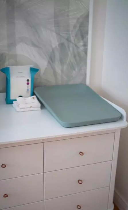 Noi imagini cu casa moștenită de la bunici a Anei Baniciu, veche de un secol. Locuința este aproape gata. „Azi au venit covoarele”