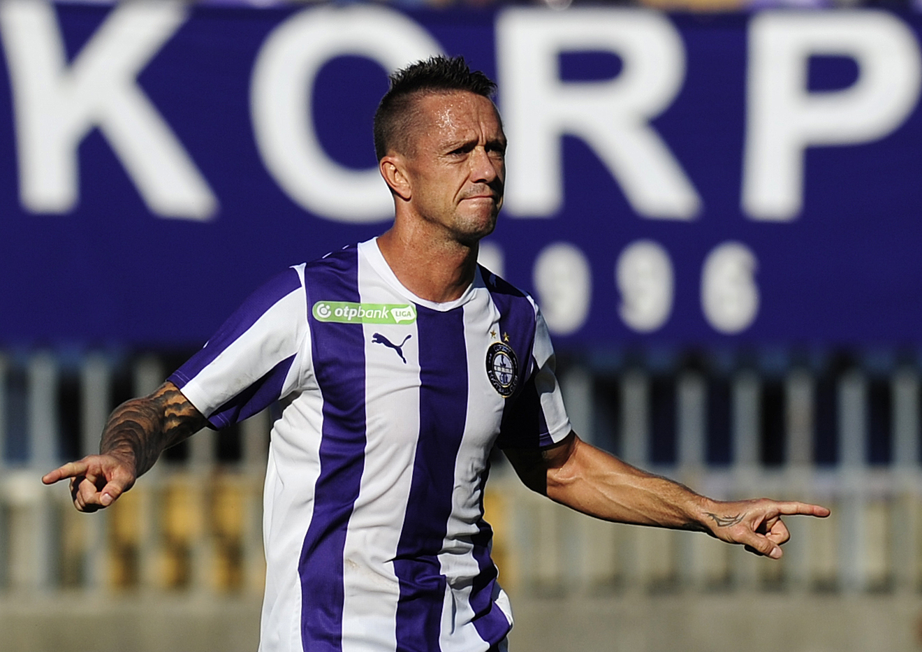 Döntöttek az Újpest szurkolói: hatalmas megtiszteltetés érte Kabát Pétert