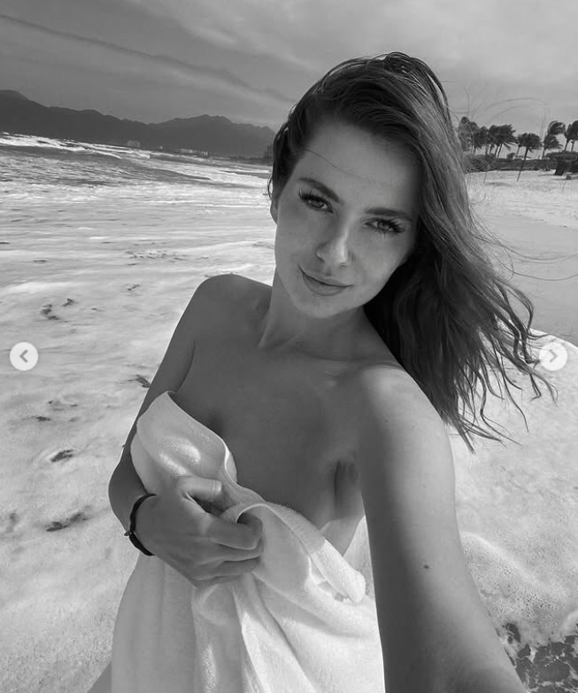 Imagini cu Lidia Buble în costum de baie, în vacanța în Vietnam. Fanii au criticat-o: „Chiloții parcă-s din 1900 toamna, de pe vremea lui Cleopatra”