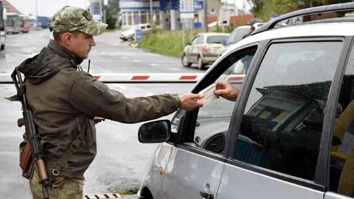 Magyarok is fizetnek azért, hogy közelről láthassák az ukrajnai háborút