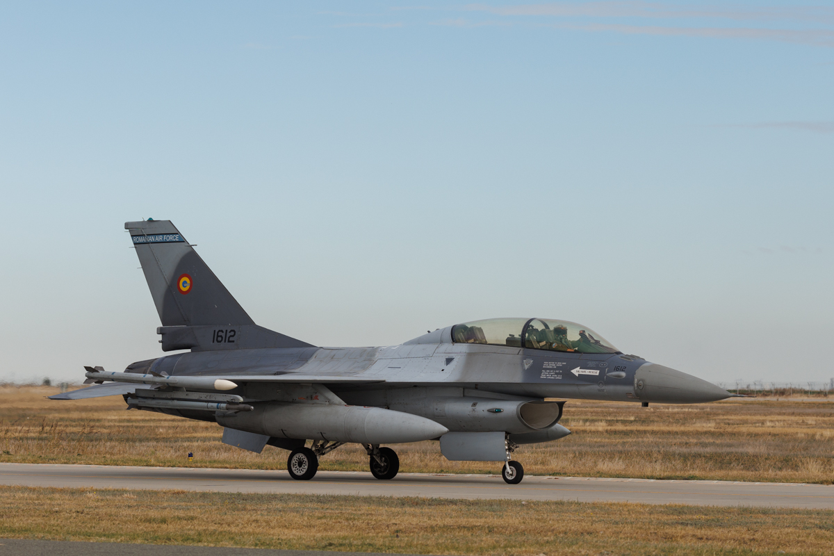 Reportaj din centrul de instruire a piloților pe avioanele F-16 de lângă Fetești. Când se vor antrena ucrainenii în Bărăgan