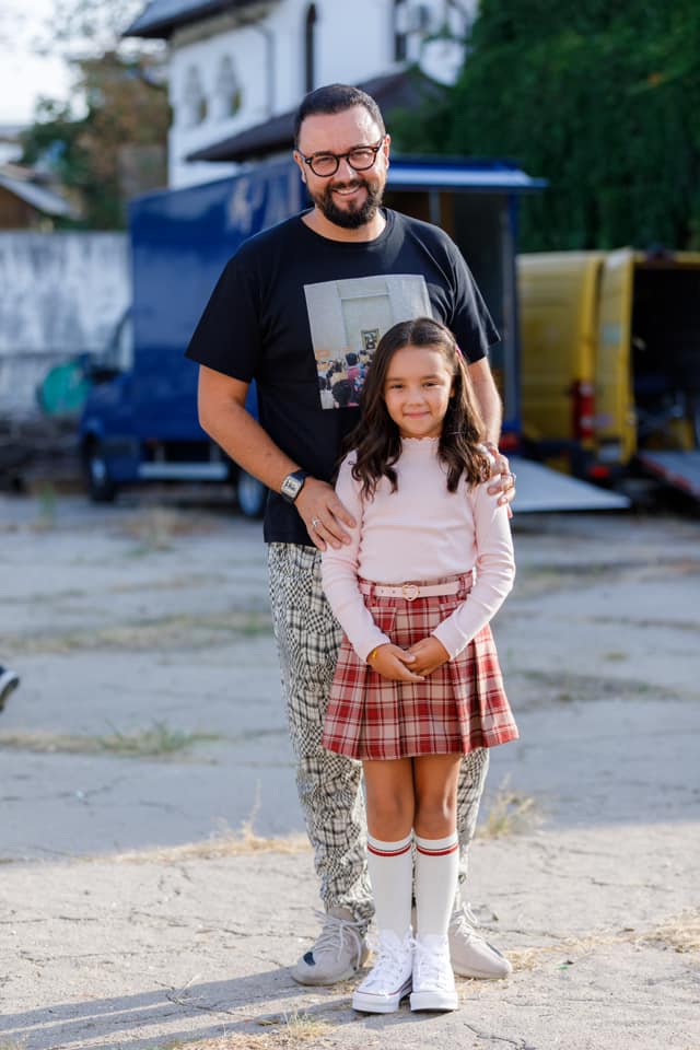Cătălin Măruță reacționează în urma valului de critici venit după premiera producției Tati part-time. „Și noi suntem acționari la acest film”