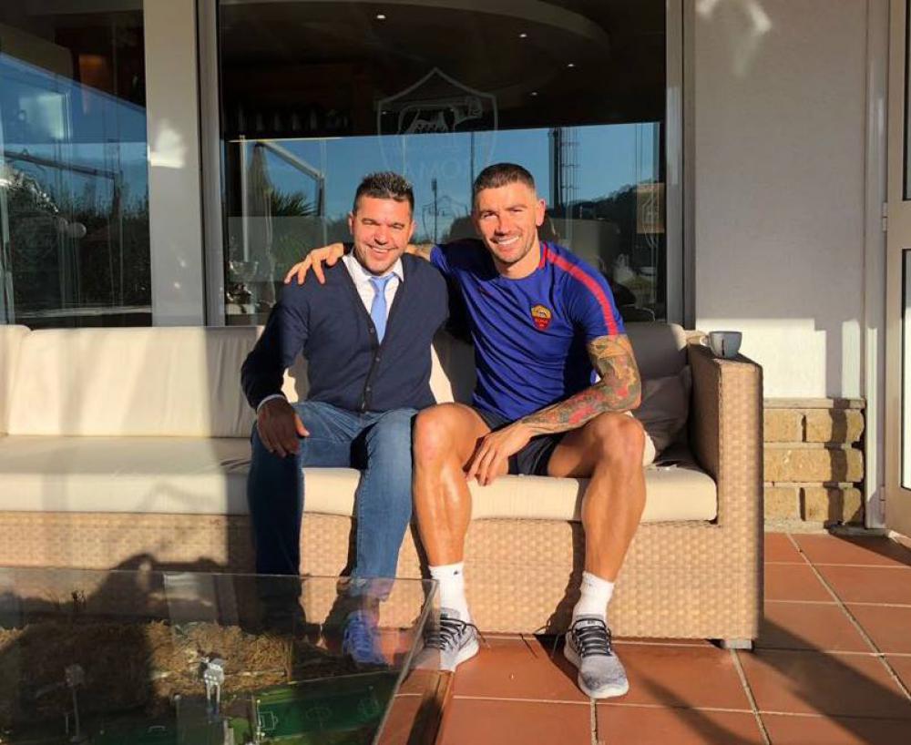 Cosmin Contra și Adrian Mutu, la AS Roma. Cei doi s-au fotografiat cu Totti și cu Deco și au vorbit cu Radu Ștefan și cu Vlad Chiricheș / FOTO