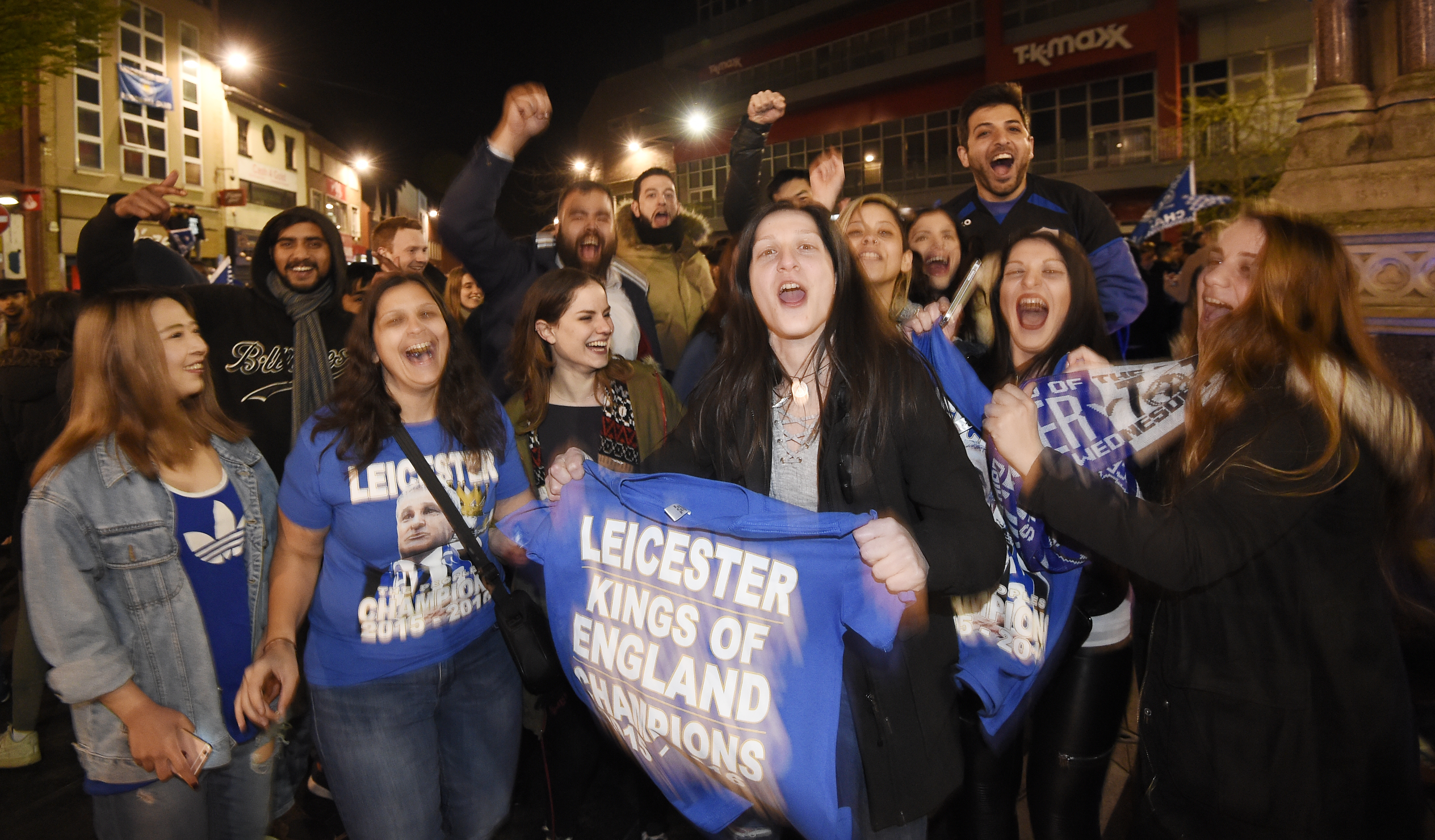 Leicester, oraș deschis la distracție. ”Vulpile” au ”furat” titlul în Anglia | FOTO și VIDEO
