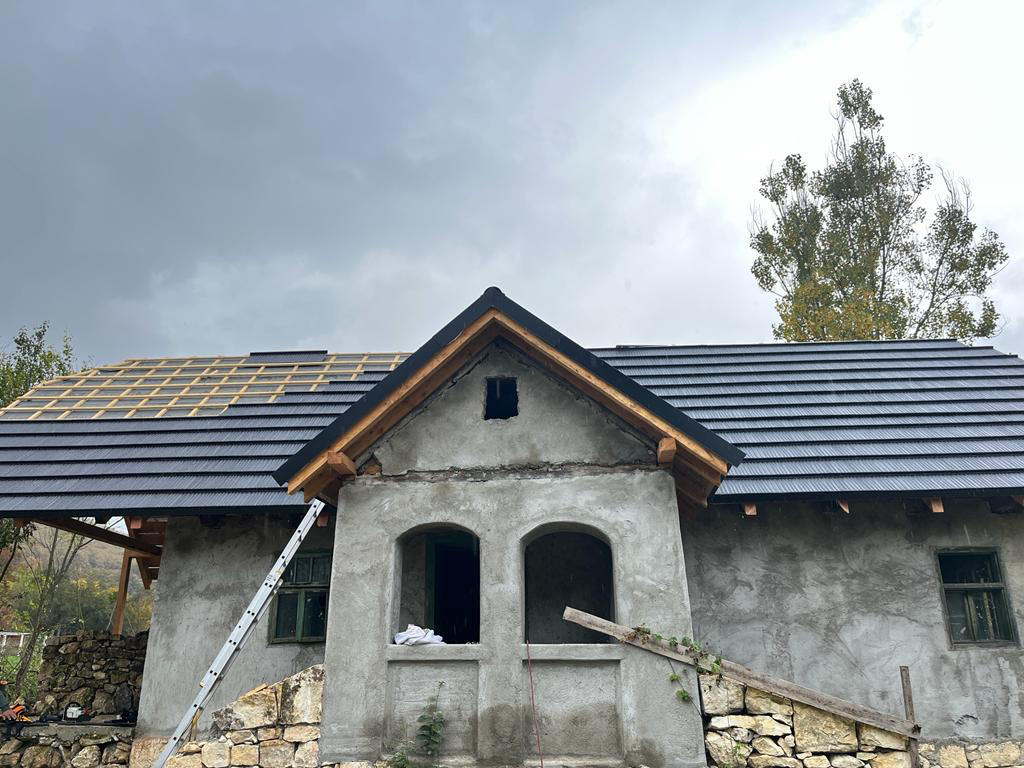 REPORTAJ. Problemele unui antreprenor întors acasă: „Cei de la ISU m-au întrebat: «Dar plan de evacuare cădere meteoriți aveţi?» Glumeau sau nu?”