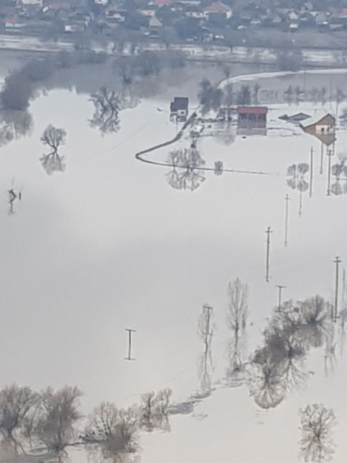UPDATE/Ministrul de Interne a ajuns în zonele inundate din Covasna şi Braşov. Carmen Dan: "Se poate ajunge la evacuarea forțată a oamenilor” (FOTO&VIDEO)