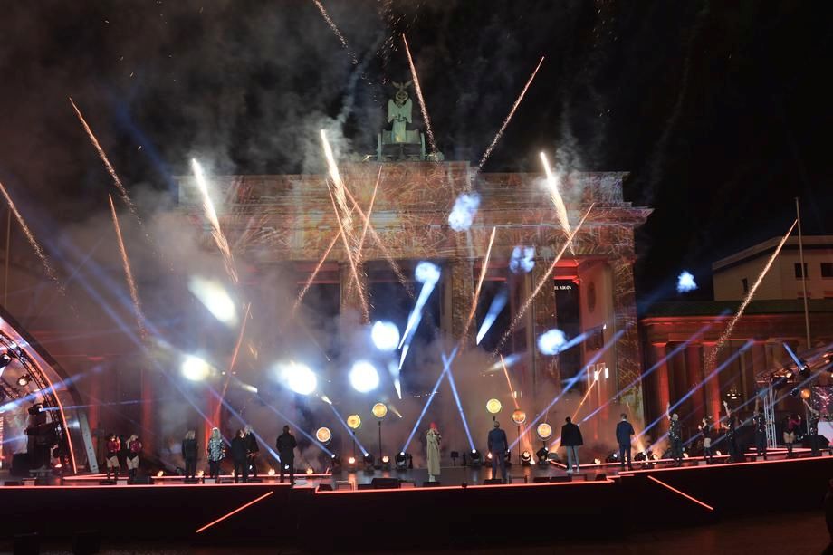 Cum a arătat Revelionul 2021 în lume, pe timp de pandemie, cu străzi pustii și cu mai puţine artificii