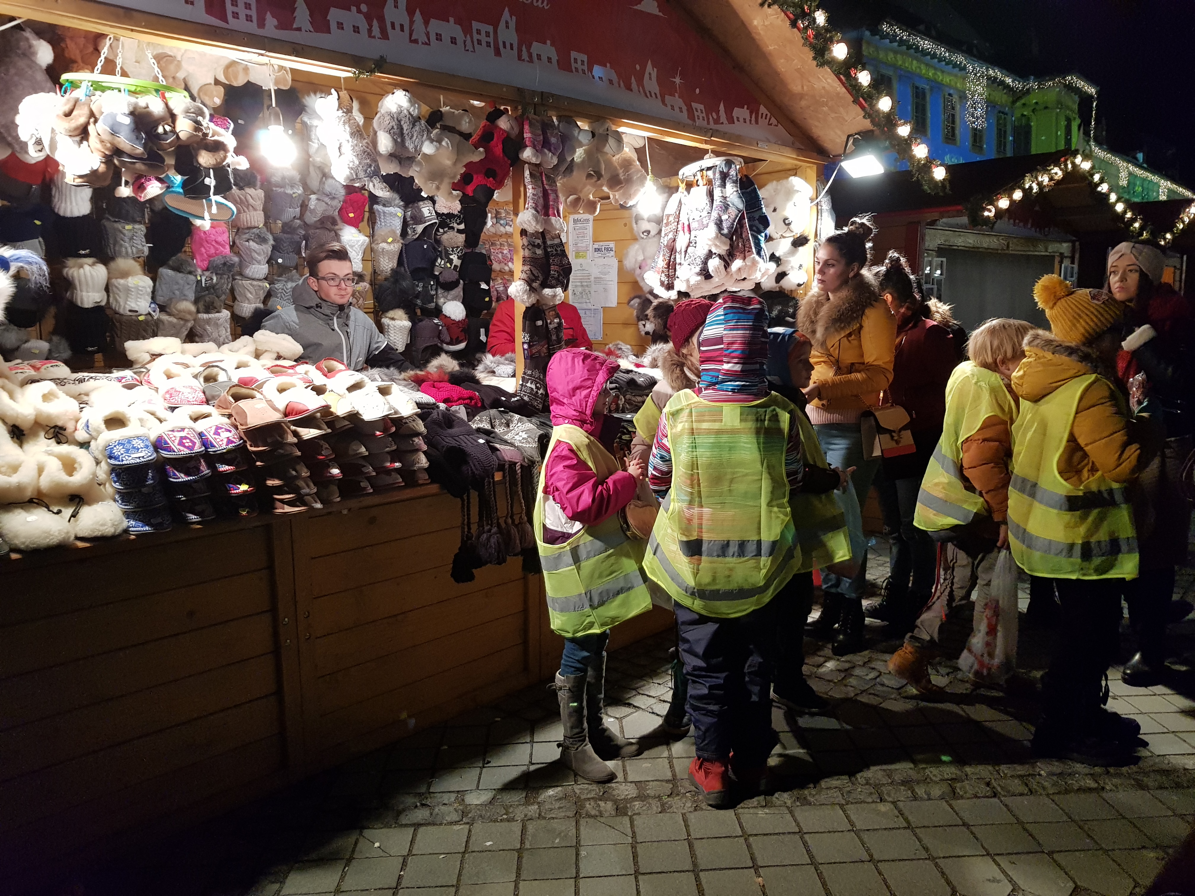 VIDEO&FOTO/ Mii de vizitatori la Târgul de Crăciun din Sibiu, la sfârșitul săptămânii trecute. O bucată din Viena, la prețuri de România