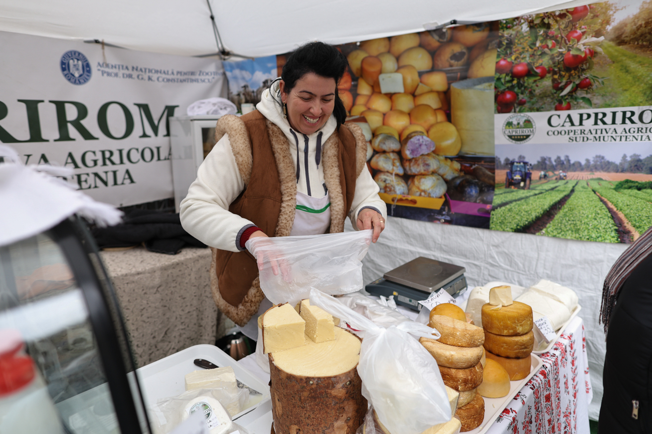 Spectacol culinar în curtea Ministerului Agriculturii. Am vizitat „Târgul de lăsatu’ secului” din București