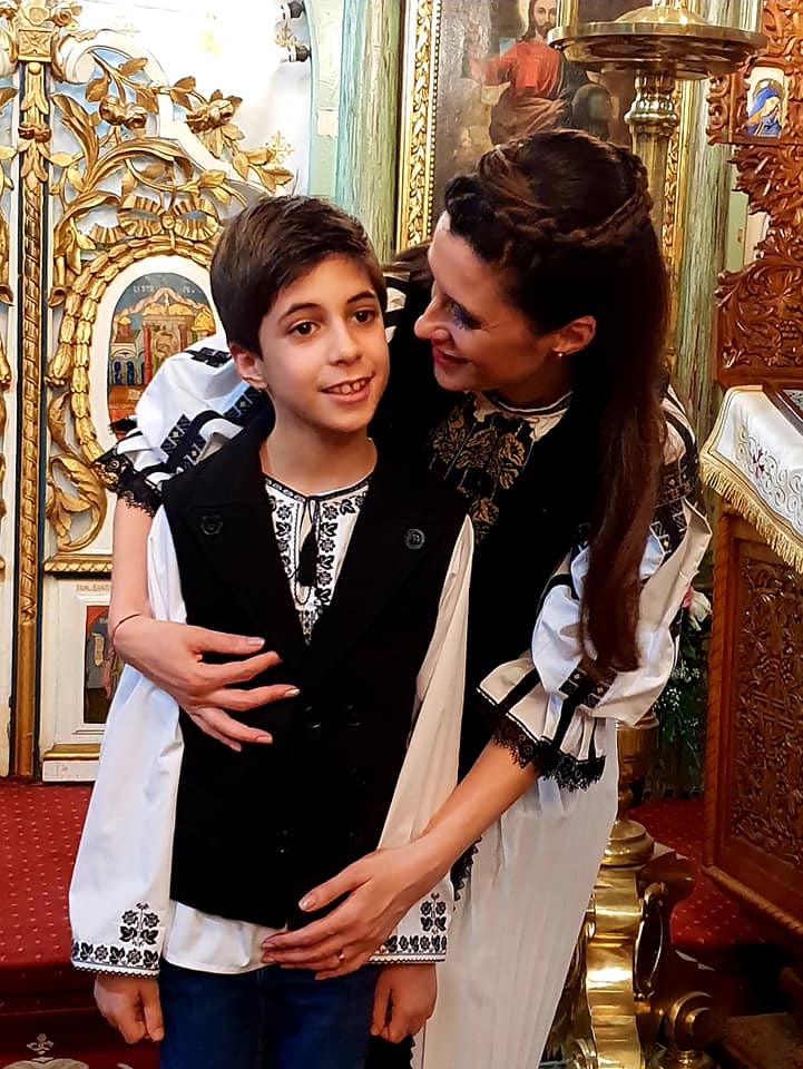 Iuliana Tudor a fost nașă. Ce transformare: cum s-a îmbrăcat la biserică și cum a apărut la petrecere | FOTO