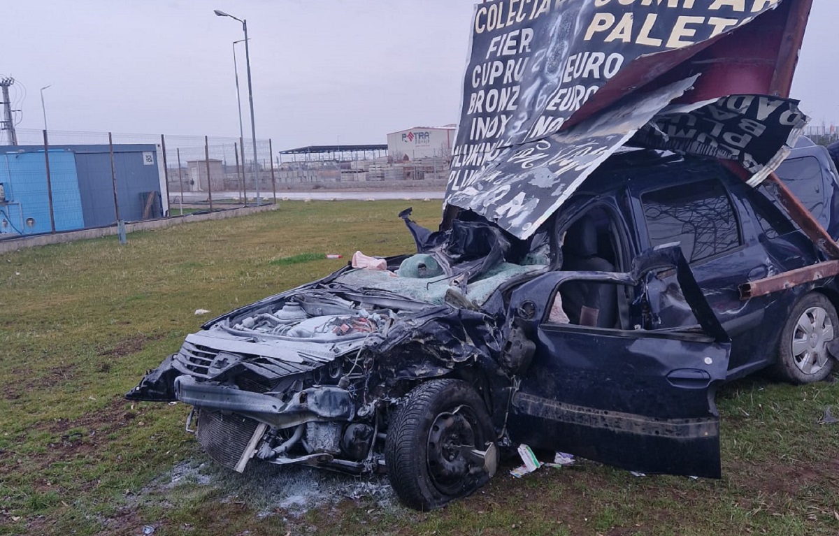 Trei persoane, rănite, după ce două mașini s-au ciocnit pe DN1A, în apropiere de Ploieşti