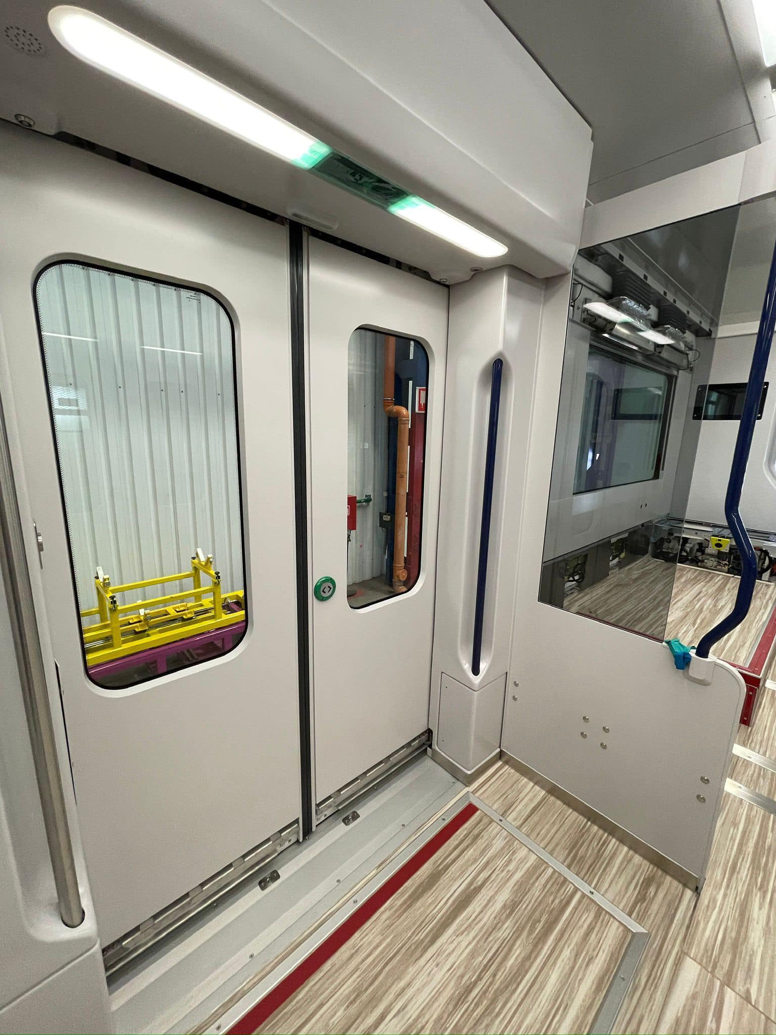 Cum arată primul tren cumpărat de România, la 20 de ani după Săgețile Albastre. Când va intra în circulație