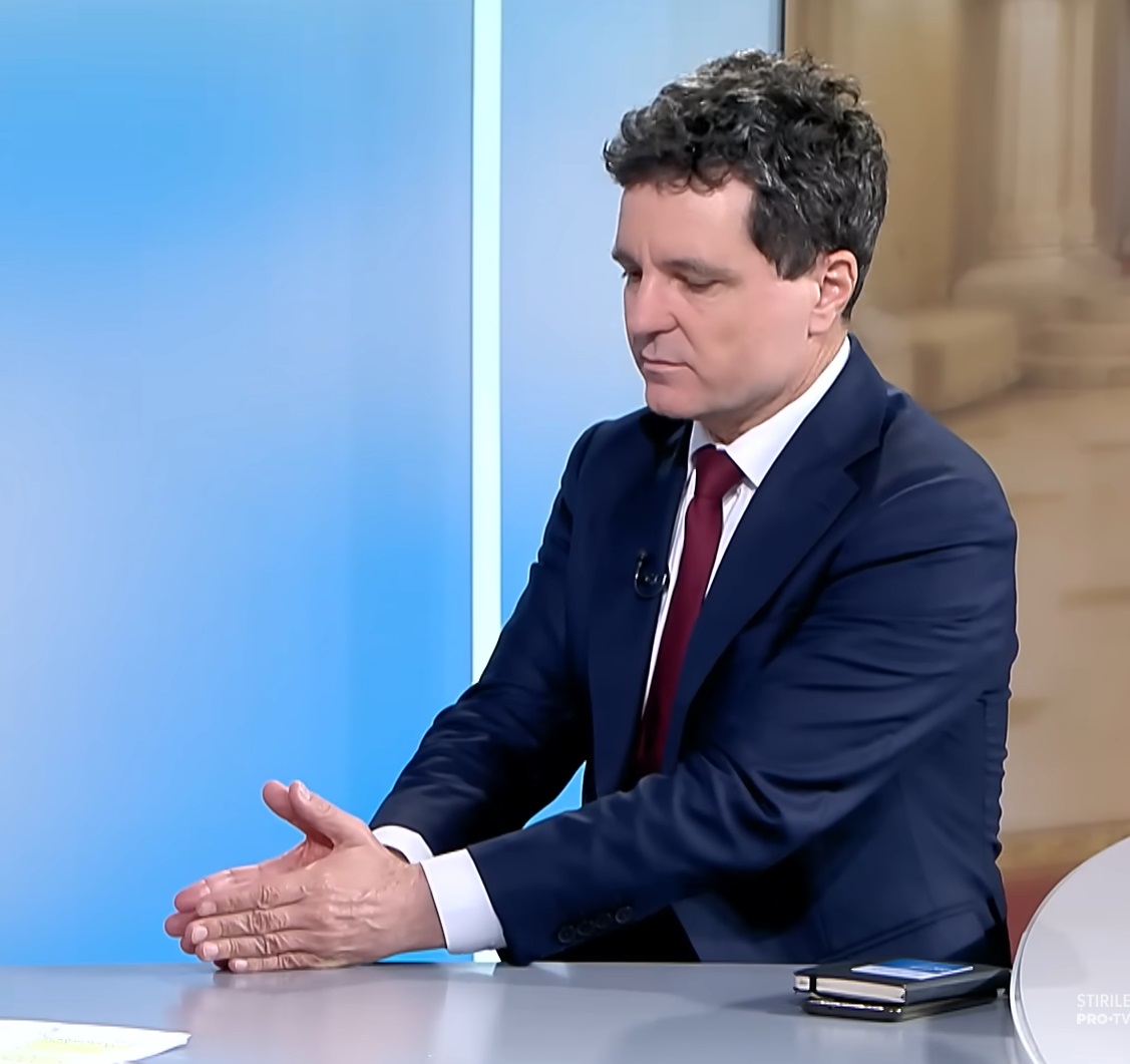 Carnețelul lui Nicușor Dan. L-a avut cu el la Pro TV, iar la Antena 1 a spus ce își notează în el și cine i l-a dăruit