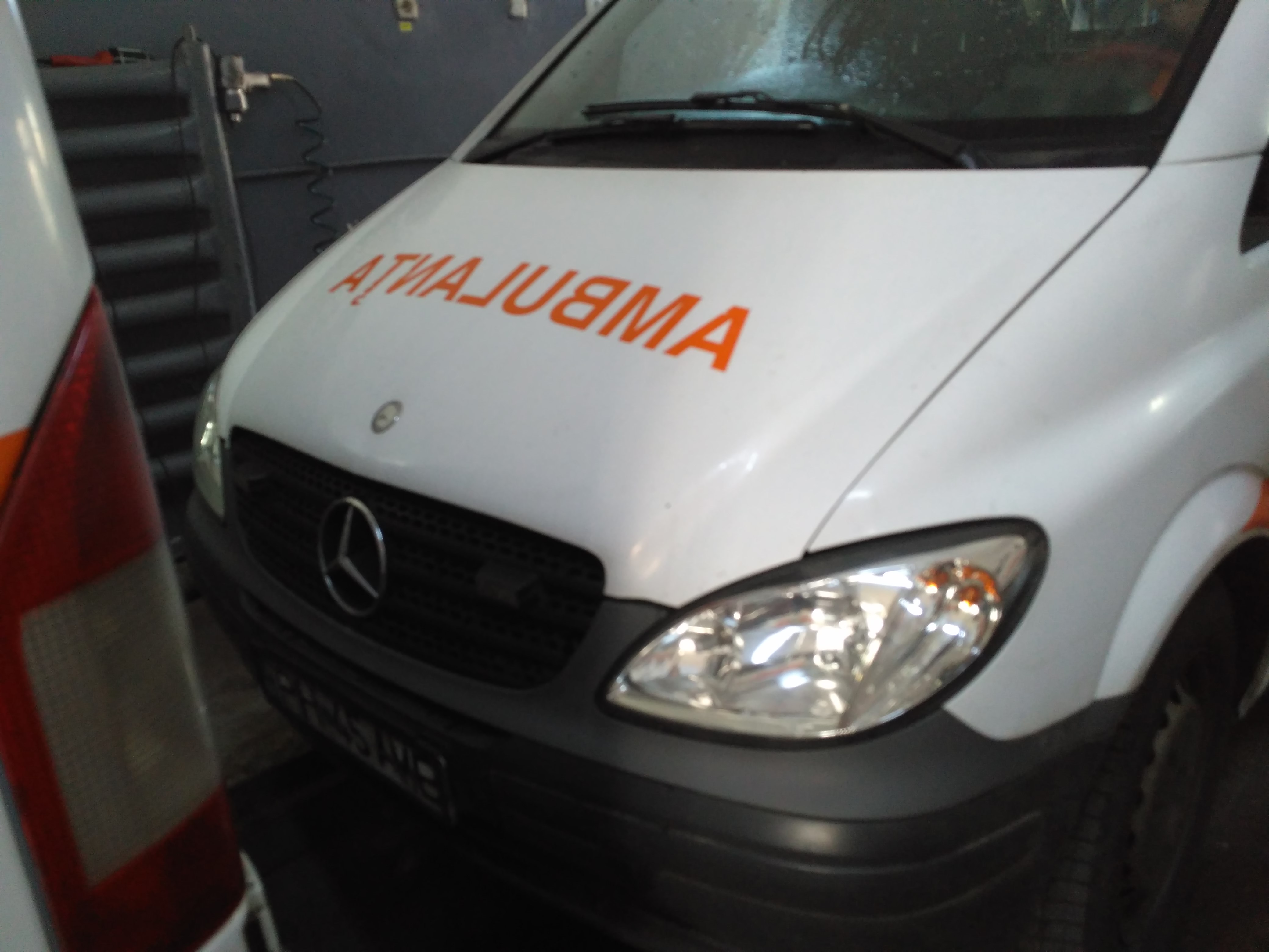 A chemat ambulanța ca să ajungă la discotecă, iar apoi s-a lăudat pe Facebook