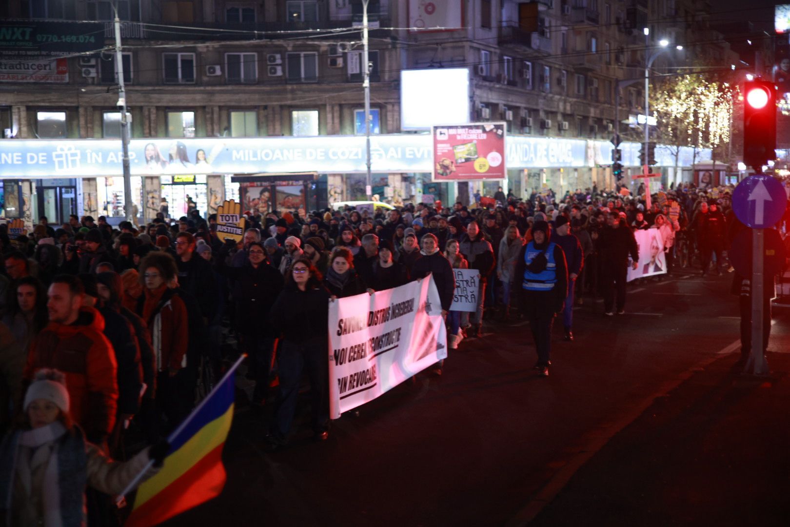 Marș pentru justiție în București: „Ați îngropat dosare / vă vrem la închisoare”/ Băsescu: MCV-ul ar putea fi reactivat