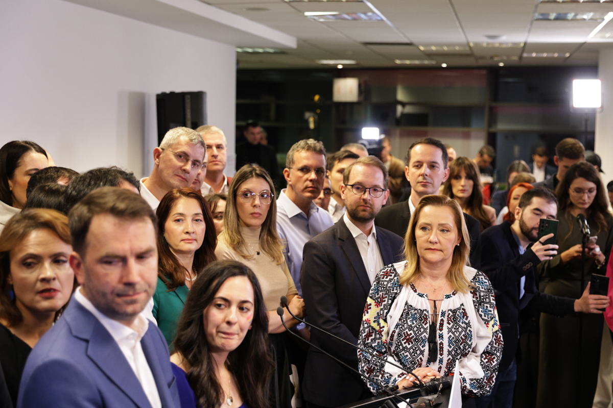Elena Lasconi a vorbit despre frică în seara vorbelor mari și procentelor mici. Candidata USR, către jurnaliști: „Suntem într-un scenariu îngrozitor!”