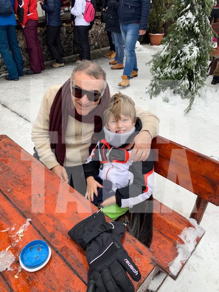 EXCLUSIV | Primele fotografii cu clanul Borcea! De sărbători, omul de afaceri și-a strâns laolaltă cei șapte copii pe care îi are cu patru femei!