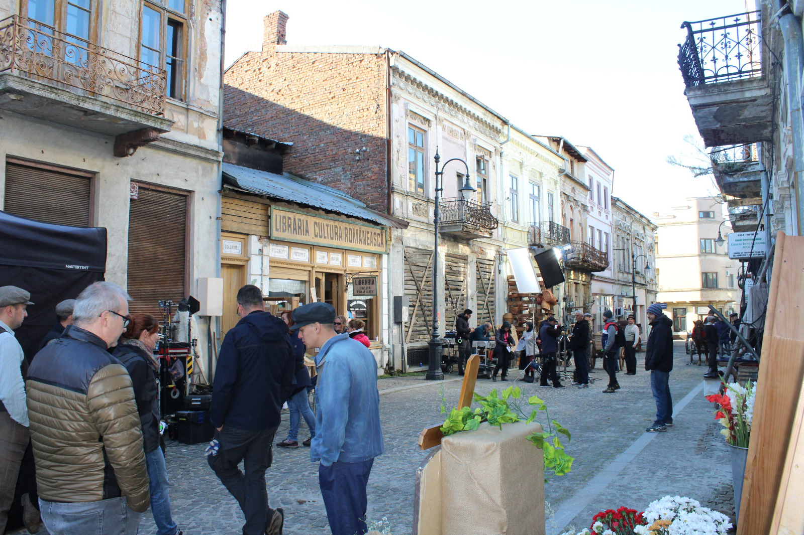 Cadre din filmul “Moromeții 2”, trase miercuri dimineață în centrul istoric al Slatinei| GALERIE FOTO