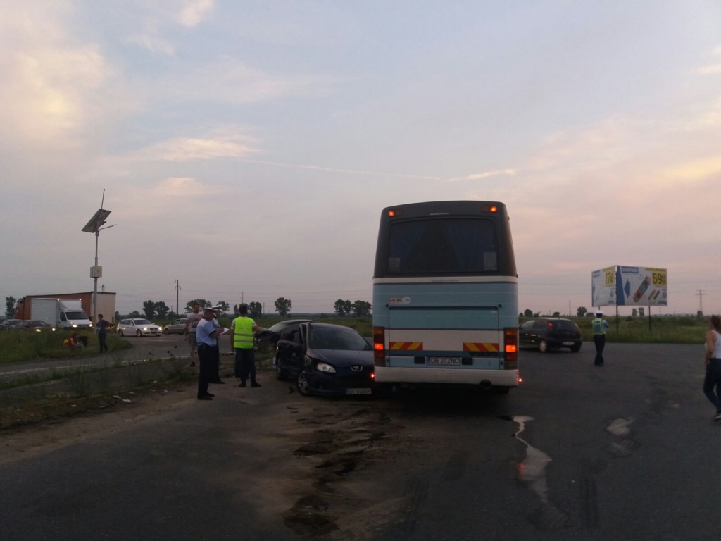 UPDATE: Două femei, rănite în urma accidentului de pe DN1. Coșmar la final de excursie pentru zeci de copii