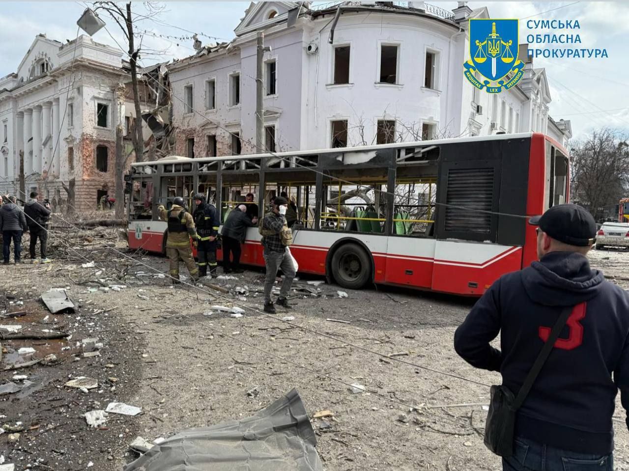 Rușii au ucis 34 de oameni în Duminica Floriilor, în centrul orașului Sumî, pe care l-au bombardat cu rachete balistice
