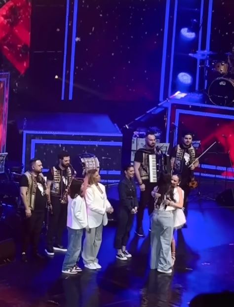 Vlăduța Lupău este însărcinată a doua oară. Și-a arătat burtica de gravidă pe scenă, la Sala Palatului: „O altă minune” VIDEO