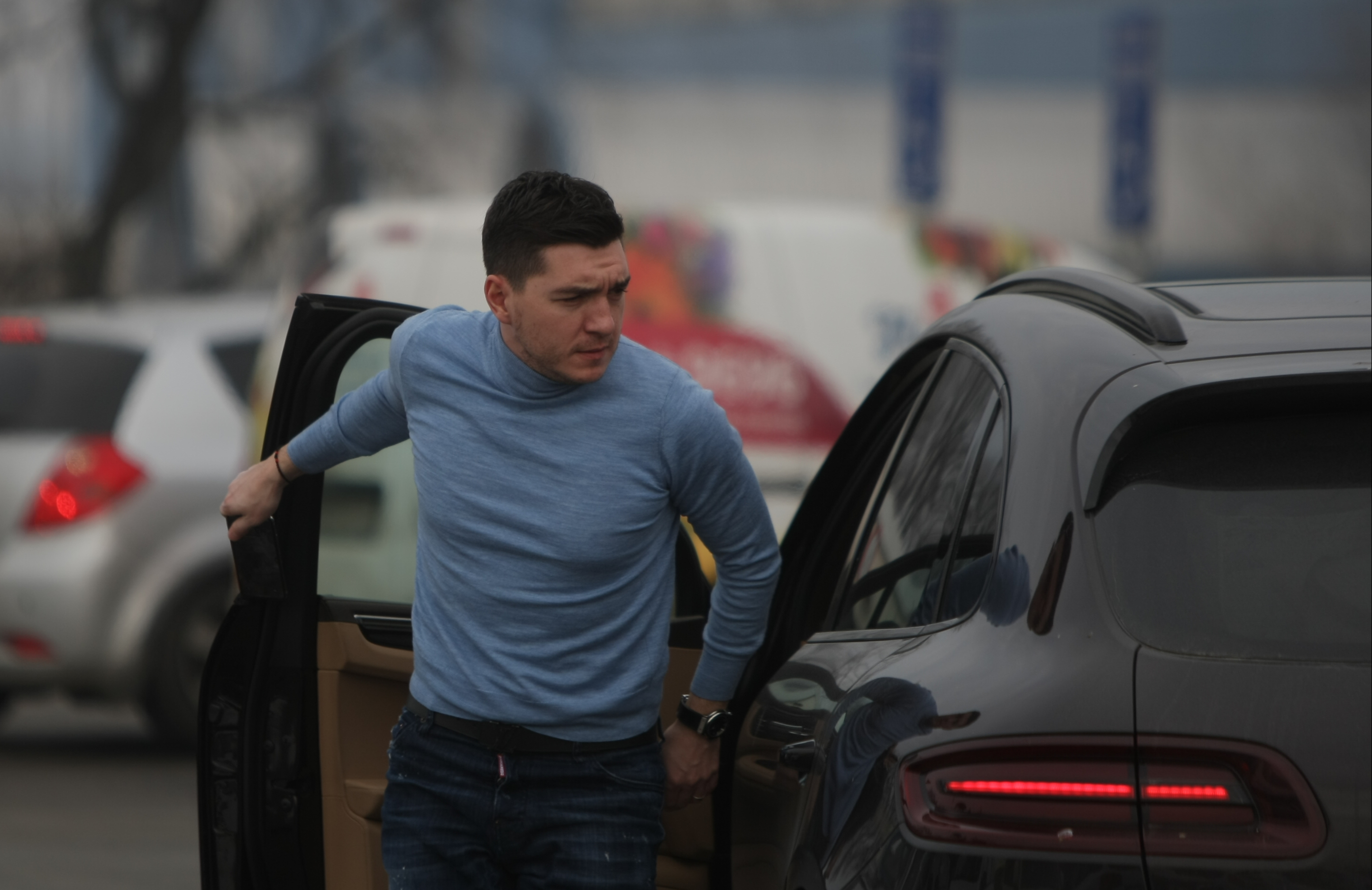 Simona Halep s-a întors acasă supărată și accidentată. A refuzat primirea la Salonul Oficial. Îmbulzeală la aeroport / GALERIE FOTO