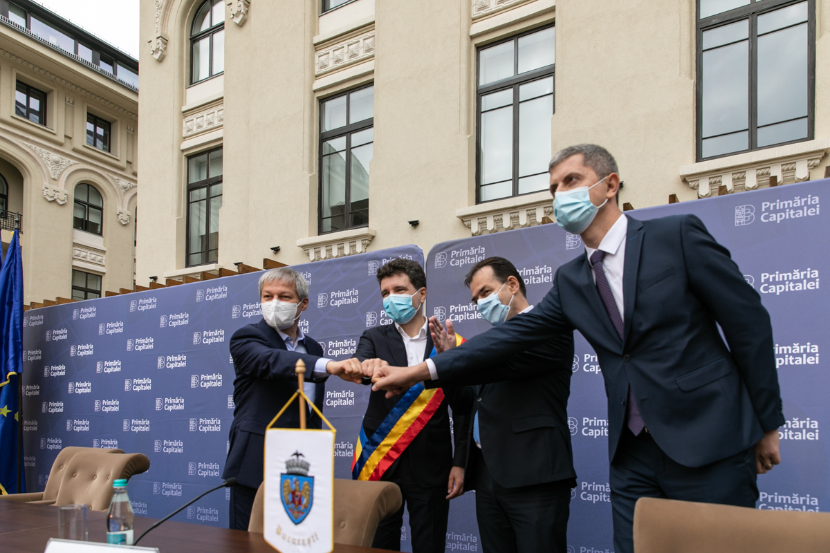 REPORTAJ | Prima zi cu Nicușor. “Nu ne-am luptat pentru jucării”. Primarul Bucureștiului a citat din Avram Iancu și s-a retras la discuții cu Ludovic Orban