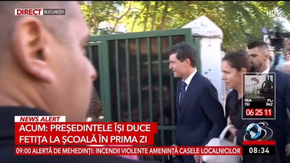 Cum a apărut Mirabela Grădinaru în prima zi de școală. Imagini cu Nicușor Dan și partenera sa când și-au dus fetița la cursuri