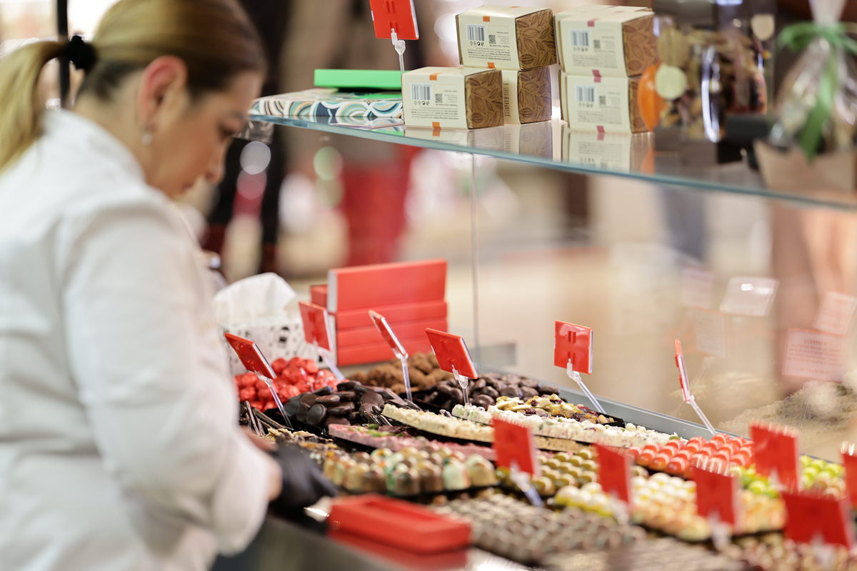 Chocolate Saga 2025: festivalul care sparge toate regulile la Biblioteca Națională. Ciocolată cu vin roșu, parfumuri de lux și praline cu ardei iute