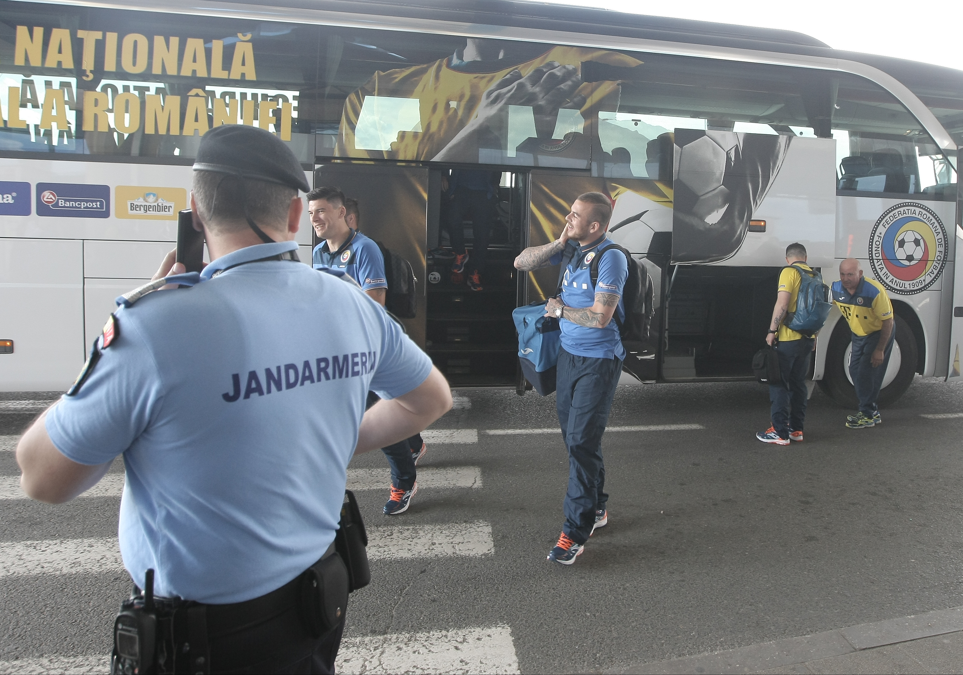 Anghel Iordănescu l-a luat pe Denis Alibec în cantonamentul din Italia. Selecționerul, absent | GALERIE FOTO