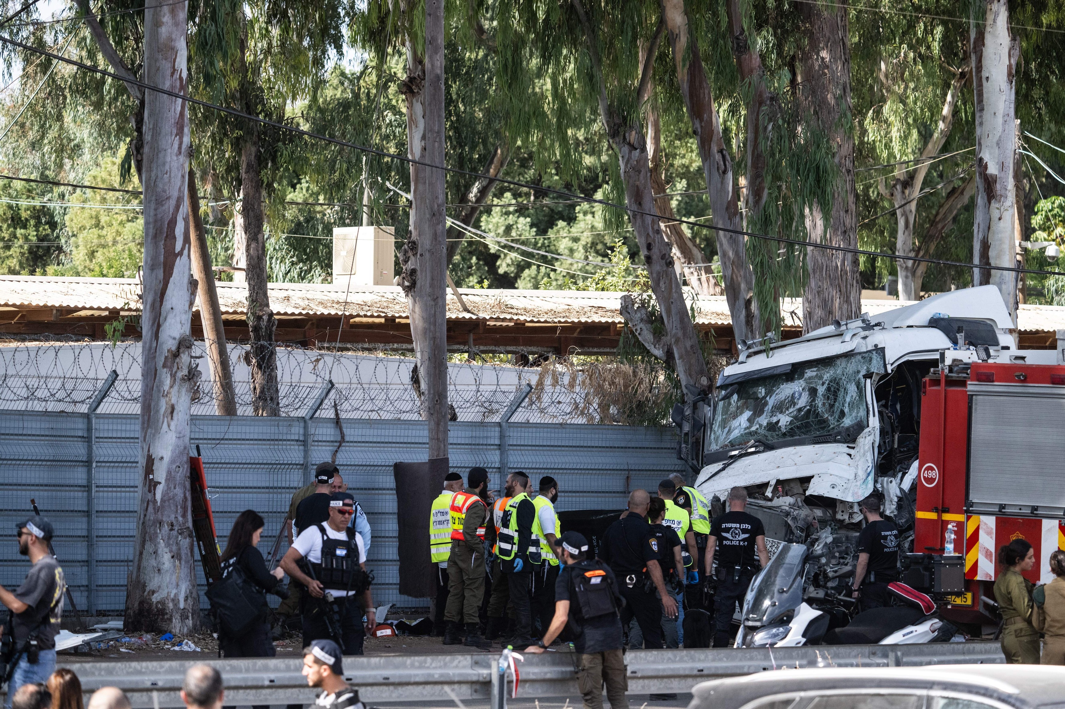 Posibil atac terorist lângă Tel Aviv, aproape de sediul Mossad. Zeci de răniți, după ce un camion a intrat într-o stație de autobuz | VIDEO