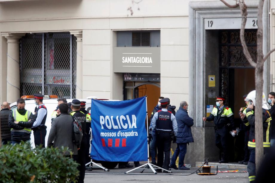 O româncă și copiii ei de un an și trei ani, morți într-un incendiu, în clădirea unei foste bănci, în Barcelona