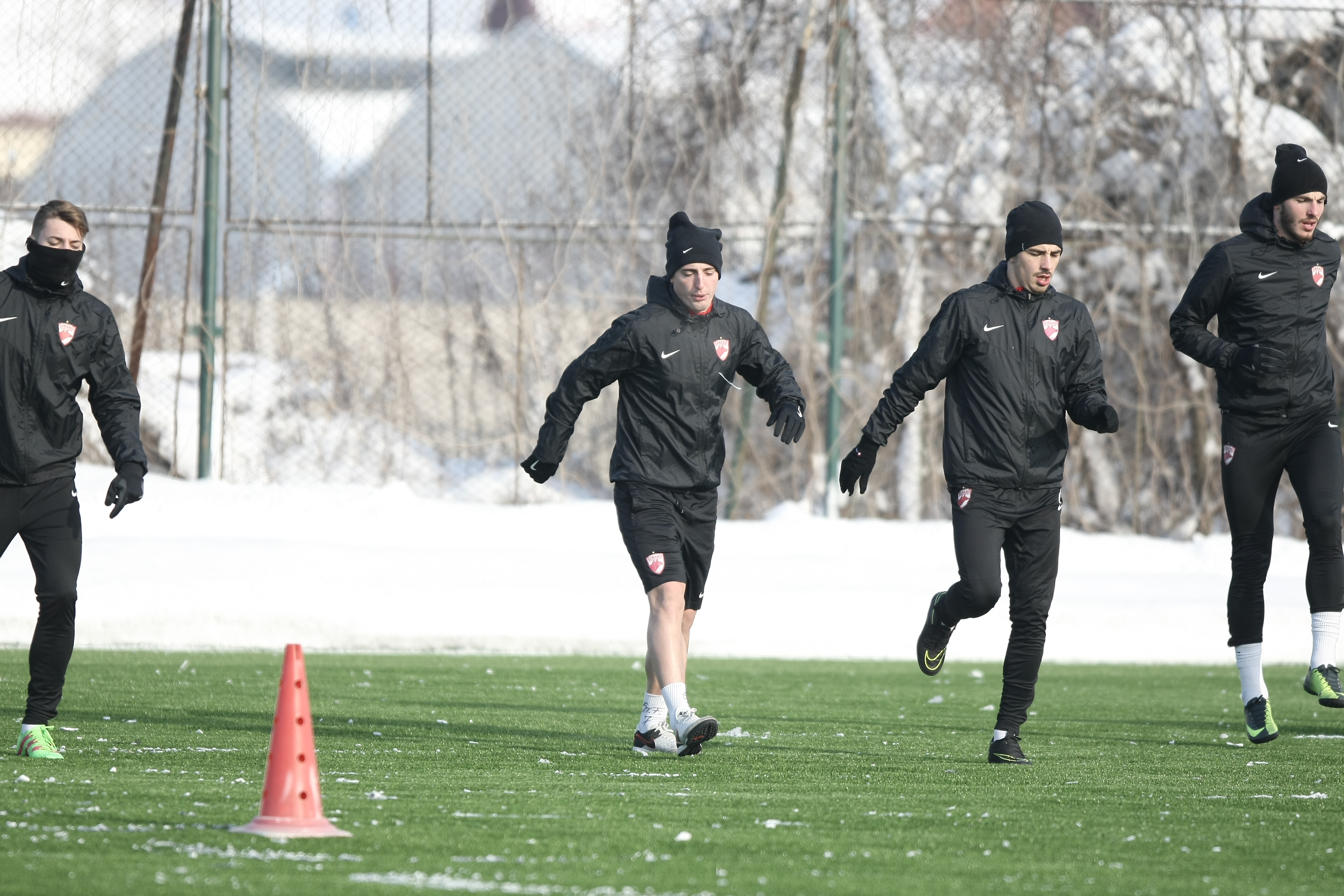 Ioan Andone a condus un antrenament la -14 grade Celsius. Portarul Cobrea s-a transferat la FC Botoșani | GALERIE FOTO & VIDEO
