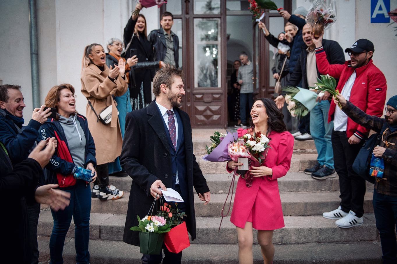 Gabriela Marin de la „Cronica Cârcotașilor” a întârziat la propria nuntă. „A fost o aventură să ajungem la Starea Civilă”